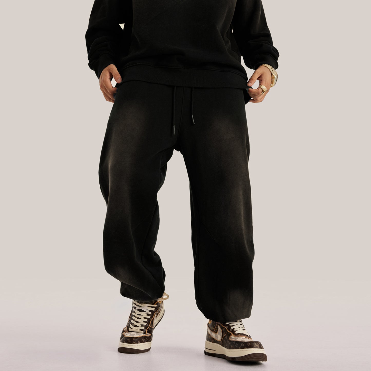 WASHY BLACK SWEATPANTS